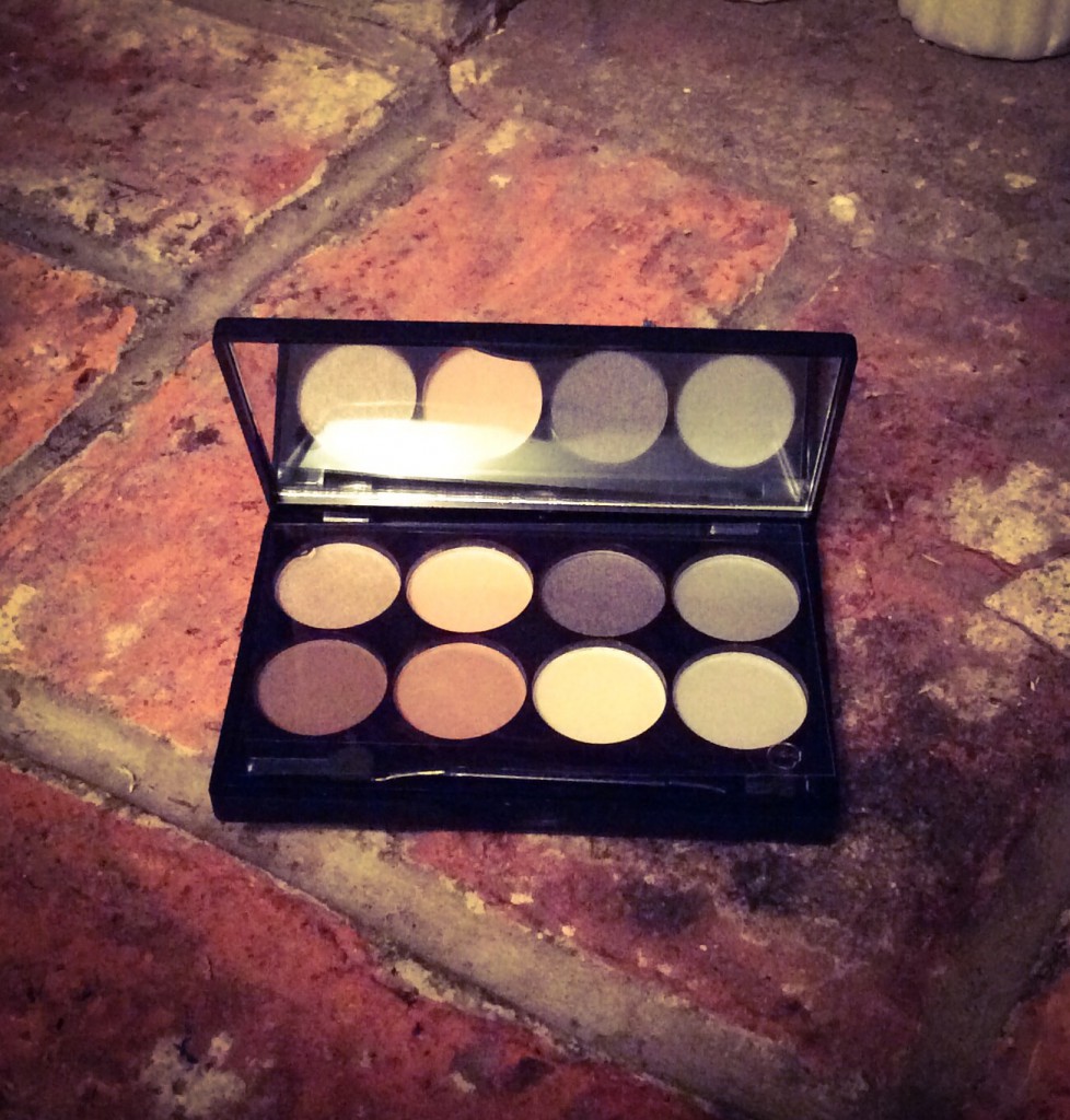 A neutral eye palette. I love neutral shadows and this pallets has a real great choice of shades. And a fab mirror! 