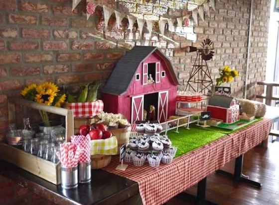 How gorgeous is this Farm Themed party - gorgeous, but bonkers!